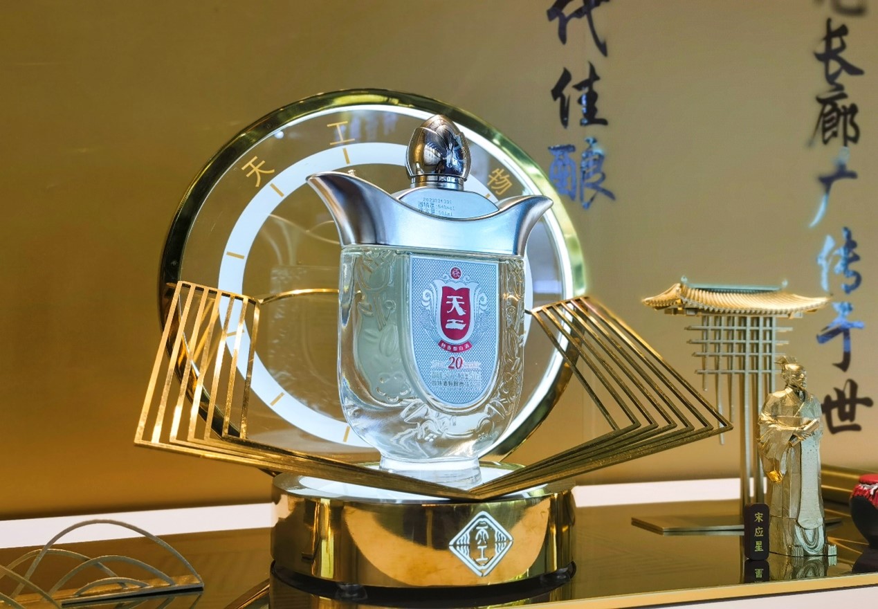 榮膺“華夏獎(jiǎng)”，四特以匠心鑄非凡，彰顯中國特香白酒標(biāo)桿力量