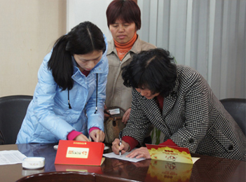 扶貧濟困獻愛心 企業責任銘心記