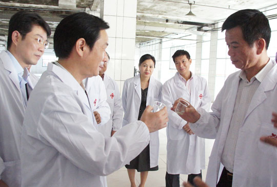 江西省國(guó)稅局局長(zhǎng)張貽奏一行蒞臨我公司視察指導(dǎo)工作