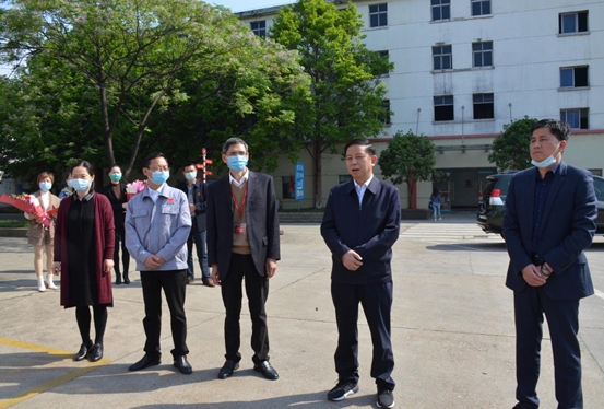 中共樟樹市委書記董曉明慰問我司一線勞動(dòng)者